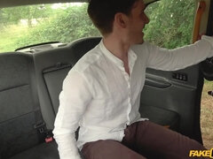 Young slut Lindsey Cruz pays for taxi with her tight snatch