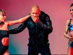 금발의, 오랄섹스, 두여자와 한남자, 핸드잡, 다른 인종간의, 라티나, 청소년, 쓰리섬