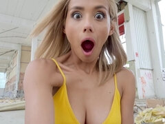 Blondi, Latinankieli, Ulkona, Tissit