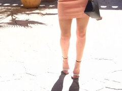 Šaty, Podpatky, Masturbace, Orgasmus, Na veřejnosti, Sólo, Hračky, Upskirt