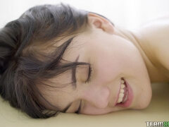 Avsugning, Doggystyle, Handjobb, Kysser, Massage, Naturliga tuttar, Tatuering, Tonåring