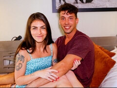 18 ans, Gros cul, Grosse bite, Sucer une bite, Brunette brune, Seins naturels, Adolescente, Nénés