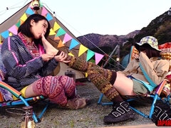 18 años, Asiático, Pareja, Linda, Fetiche de pies, Japonés, Lesbiana, Al aire libre