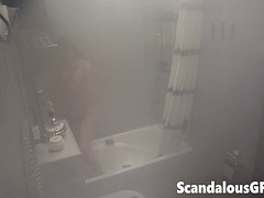 Brunetka, Sprcha, Kozičky