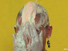 Briga de gatas, Cetim, Molhadoa