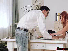 フェラチオ, 顔射, オフィス, 小柄, 赤毛, 秘密の, スカートのぞき