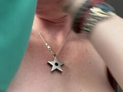 Amatør, Amerikansk, Brunette, Bil, Europærer, Ældre kvinde, Solo, Bryster