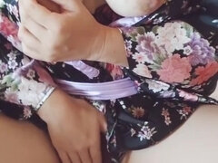 おっはい揉みまくりeカッフのおっはいて遊んてみた乳首て感しちゃうpart1