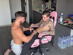 Ερασιτέχνης, Πίπα, Ζευγάρι, Σπέρμα στο στόμα της, Στο πρόσωπο, Τατουάζ