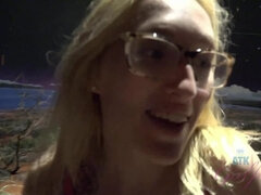 Blondynka, Sukienka, Włochaty, Orgazm, Na wolnym powietrzu, Punkt widzenia, Cipka, Podglądacz