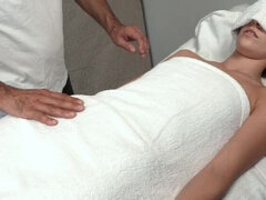 Leie, Braunhaarige, Süss, Tochter, Familie, Massage, Schwestern, Eng