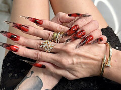 New Hot Color Long Nails, Claws, Long Flexible Fingers Wide Palms, Skin Scratching, Red Lipstick