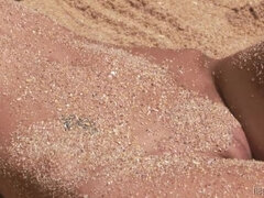 Bionda, Tedesca amatoriale, Capezzoli, Piccola, Rasata, Magra, Tatuaggi, Tette