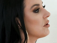 Lizanie dupy, Duży tyłek, Duże cycki, Obciąganie, Brunetka, Wytrysk do ust, Wytrysk, Mamuśka