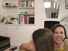 Британки, Фетиш, Латекс, Лесбиянка, Зрелые, Милф, Мамочка, Чулки