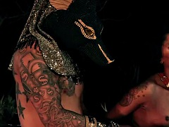 Musta, Tumma, Sekarotuinen, Pornotähti, Teini