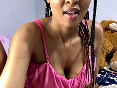 Stor svart kvinne, Alene