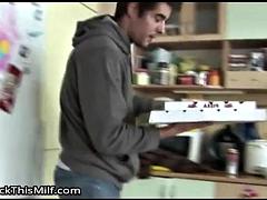 Leie, Tussi, Grosser schwanz, Grosse titten, Blasen, Spermaladung, Milf, Titten