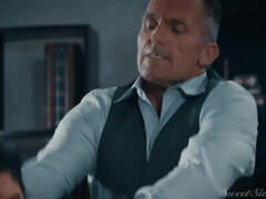 Tussi, Grosser schwanz, Grosse titten, Braunhaarige, Hd, Muschi, Titten, Nass