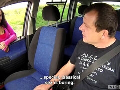 Zadek, Velký zadek, Brunetka, Honění, Líbání, Venku, Tetování, Teenka