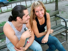 Blondinka, Doggystyle, Prstni, Dekle drka tiča, Zunaj, Obrito, Koščena, Najstnice