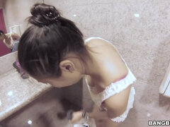 Asiatique, Gros cul, Gros seins, Garce, Tir de sperme, Interracial, Pov, Public