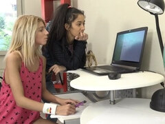 Blondína, Brunetka, Lesbické, Tetovanie