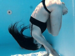 18, Rumpa, Stora tuttar, Brunett, Kvinna, Liten och nätt, Offentlig, Under vattnet