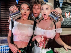 Blasen, Frau frau mann, Fingern, Masturbation, Jungendliche (18+), Flotter dreier, Titten, Nass