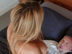 Niemowlę, Duże cycki, Blondynka, Obciąganie, Puma, Bielizna, Pornstars, Cycki