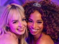 Braunhaarige, Schwarz, Fingern, Küssen, Lecken, Muschi, Dürr, Entkleiden