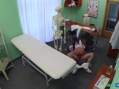 Rumpa, Avsugning, Doktor, Doggystyle, Fingering, Kontor, Pov, Uniform