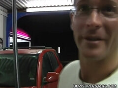 Amatør, Stor svart kvinne, Stor rumpe, Store pupper, Kukk suging, Brunette