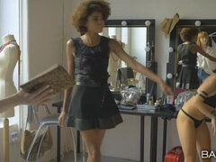 Aziatisch, Pijpbeurt, Hondjeshouding, Europees, Likken, Kut duiken, Kort haar, Tatoeage