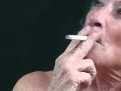 Amateur, Gorda, Culo grande, Tetas grandes, Abuelita, Maduro, Tetas colgantes, Fumando