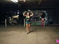 69, Velike joške, Črnke, Pete, Latinka, Piercing, Krilo, Joške