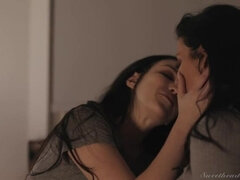 Reagan Foxx & Jade Baker: Mind-Blowing MILF & Teen Lesbian Scene with Big Tits & Curvy Assets