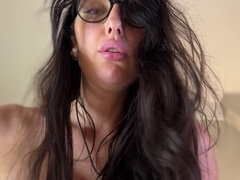 Amatorka, Duży tyłek, Obciąganie, Chłopak, Brunetka, Wytrysk, Twarzowy, Domowej roboty