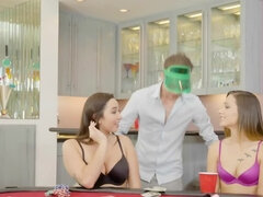 Leie, Braunhaarige, Aufs gesicht abspritzen, Lesbisch, Strümpfe