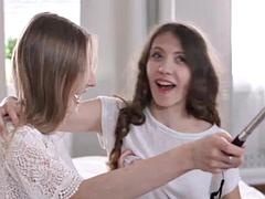 Tyttö, Blondi, Sormetus, Lesbo, Selkäsauna, Punapää, Tissit