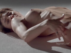 Brunetka, Francúzskej, Vyholené, Krátke vlasy, Kozičky