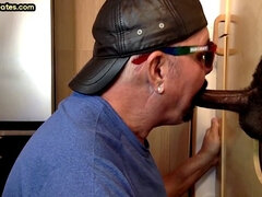 BBC-loving gay deepthroating at gloryhole
