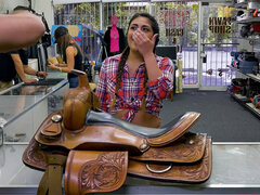 Hot Brunette Latina Pawnshop Amateur Gives Blowjob & Fucking in the Shop before Taking a Facial