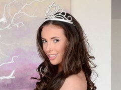 Ερασιτέχνης, Πρωκτικό, Μεγάλος πούτσος, Μελαχροινή, Φυσικά βυζιά, Κοκκαλιάρης, Έφηβος, Βυζιά