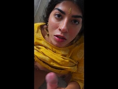 Gros cul, Grosse bite, Gros seins, Sucer une bite, Éjaculation interne, Tir de sperme, Pieds, Actrice du porno