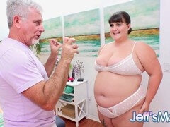 Curvy brunette Leila Lewis gives a blowjob in exchange for a sweet massage