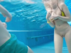 Tussi, Fetisch, Natürlichen titten, Nudist, Pool, Muschi, Solo, Titten