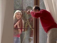 OLD4K. Stranger in a big house knows how to warm you up