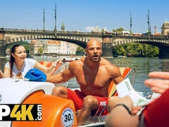 Grote mammen, Pijpbeurt, Bruinharig, Tsjechisch, Moeder die ik wil neuken, Geld, Buiten, Gezichtspunt