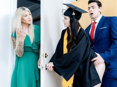 18, Veľký zadok, Veľké péro, Kuřba, Brunetka, Prirodzené prsia, Teenka, Kozičky